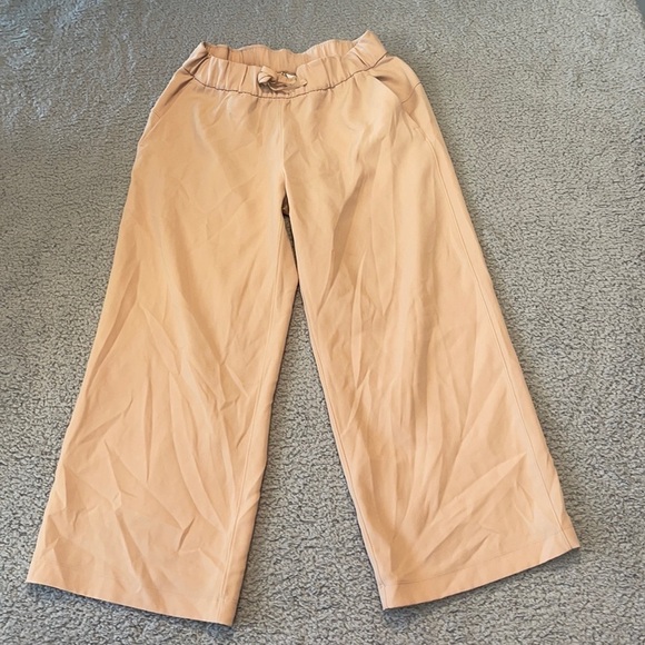 Lululemon On the Fly Wide-Leg 7/8 Pant *Woven size 6 - Picture 1 of 8